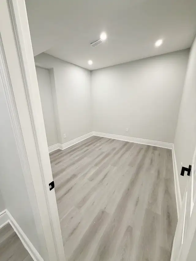 new basement apartment  in Long Term Rentals in Markham / York Region - Image 6
