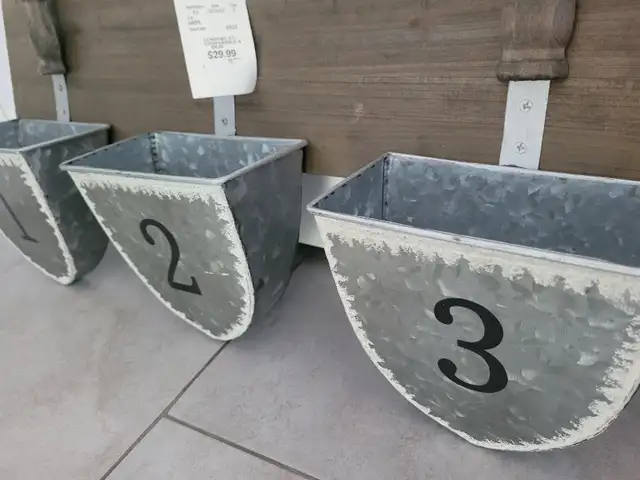 2 available -Decorative planter or storage wall mount - 24" x 6" in Home Décor & Accents in Ottawa - Image 2