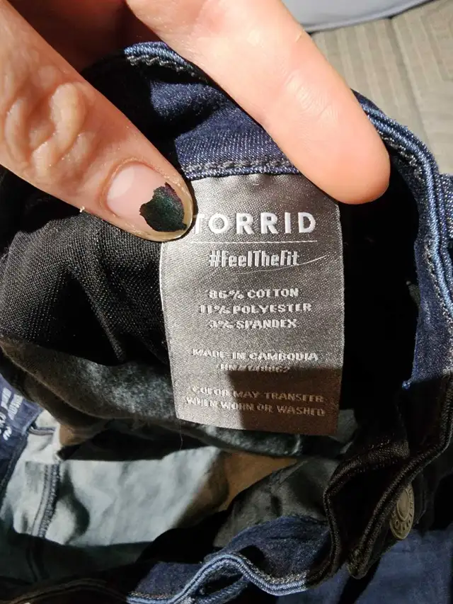 Womens Jeans SIZE 16R in Women's - Bottoms in Oshawa / Durham Region - Image 4