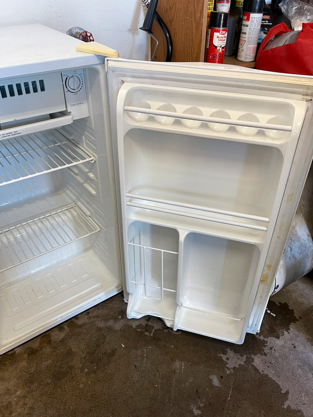 Mini fridge (Diplomat Brand) in Refrigerators in Hamilton - Image 4