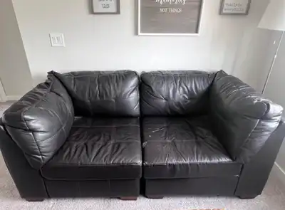 FREE COUCH LXWxH 76.5in x 37in x 35in Pick up only. No deliveries so don’t ask. Well loved and had c...