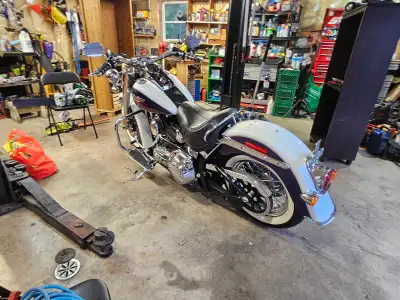 IM LOOKING FOR EXHAUST 21 INCH FRONT SPOKED WHEEL WITH WHITE WALL ALSO NEED AIR AND DERBY COVERS. 90...