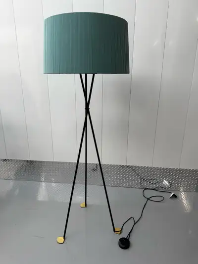 Tripode floor lamp by Santa & Cole , View more
