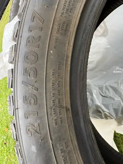 Pneus d’hiver de marque Nokian Nordman ayant moins de 1 500km d’usure.