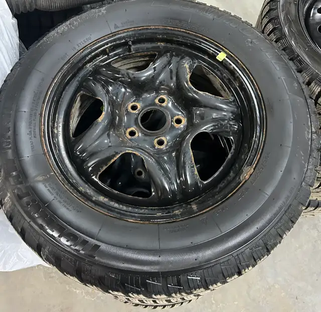 17-inch UniRoyal Winter Tires on Rims in Tires & Rims in Ottawa - Image 4