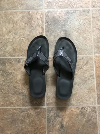 Coach black flat slide sandals Size 9/10 Soft, comfy sole Pick up in North Kildonan