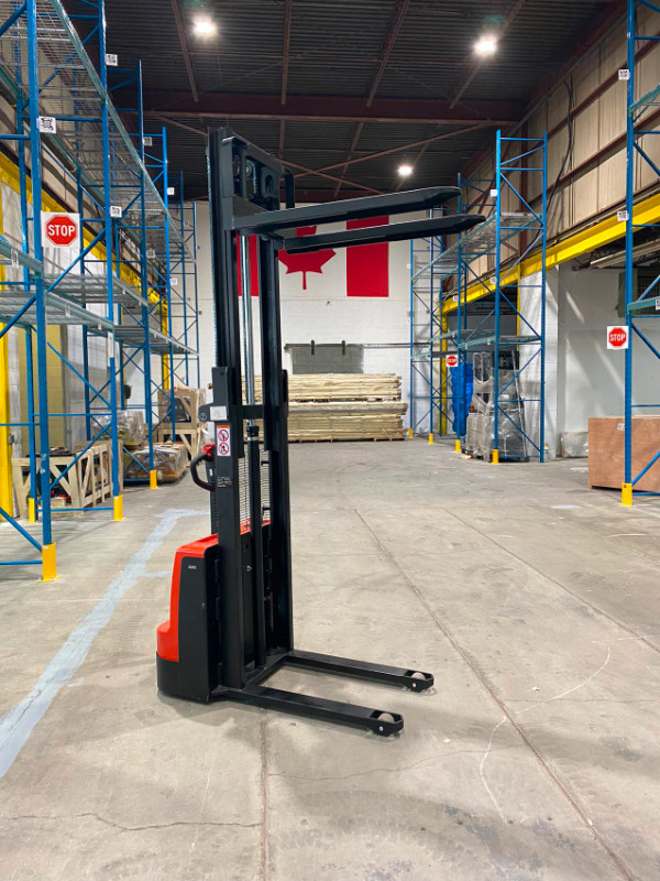 Fork Over Pallet Stacker - Low Profile - One Year Warranty dans Autres équipements commerciaux et industriels  à Ville de Montréal - Image 4