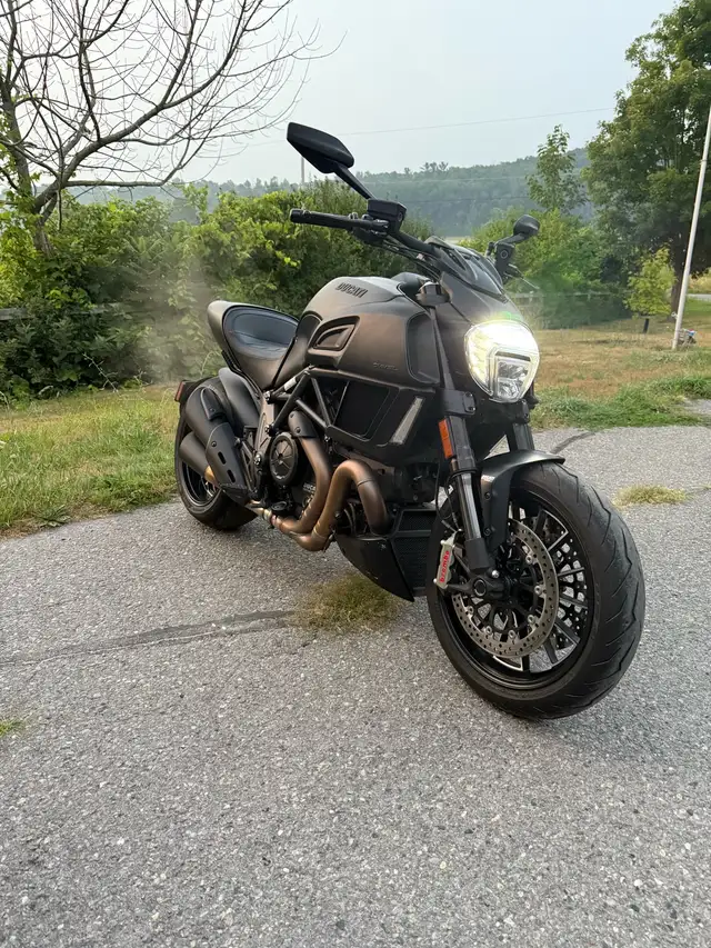 2016 Ducati Diavel Dark in Sport Bikes in Trenton - Image 10