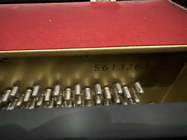 Yamaha E108 Piano in Pianos & Keyboards in City of Montréal - Image 4