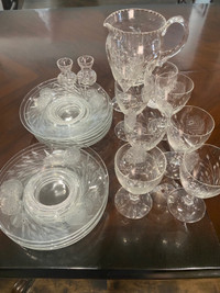 Pinwheel glasses and plates set