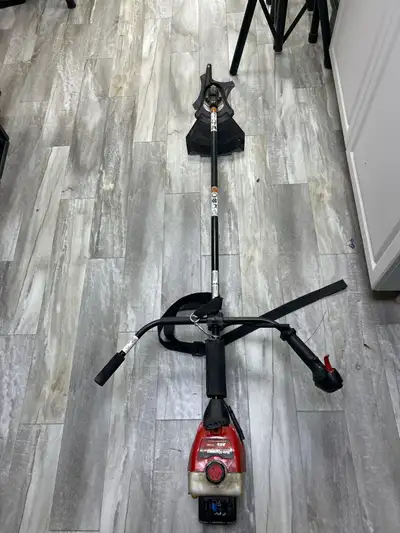 Yard Machines Brush Cutter Y780 ***AS IS NEEDS FUEL LINE*** Item # 163029 We do offer a 30 day warra...