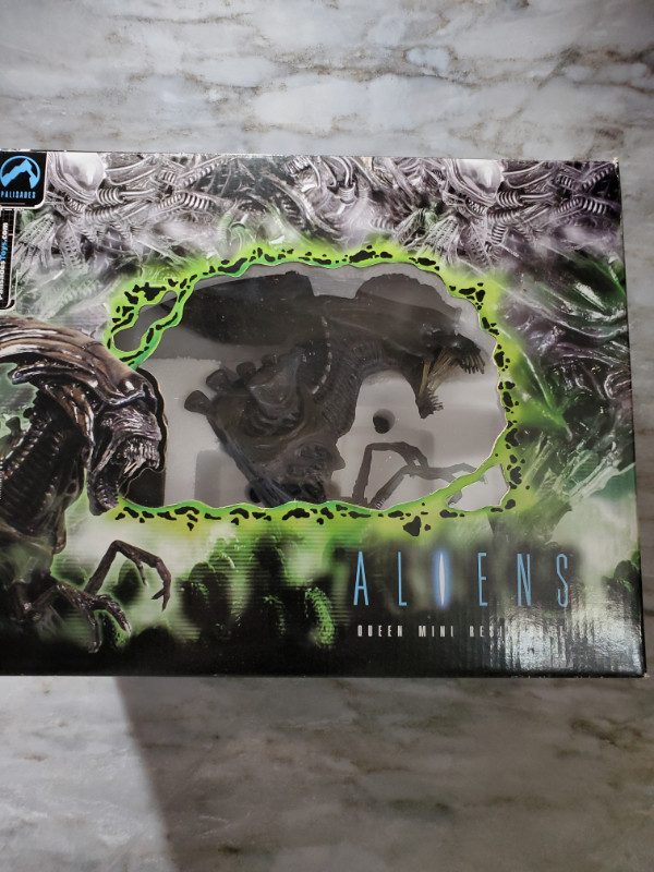 ALIENS  QUEEN  Limited Edition in Arts & Collectibles in Norfolk County - Image 2