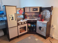 Like new Kidkraft Ultimate Corner Play Kitchen--willing to deliv