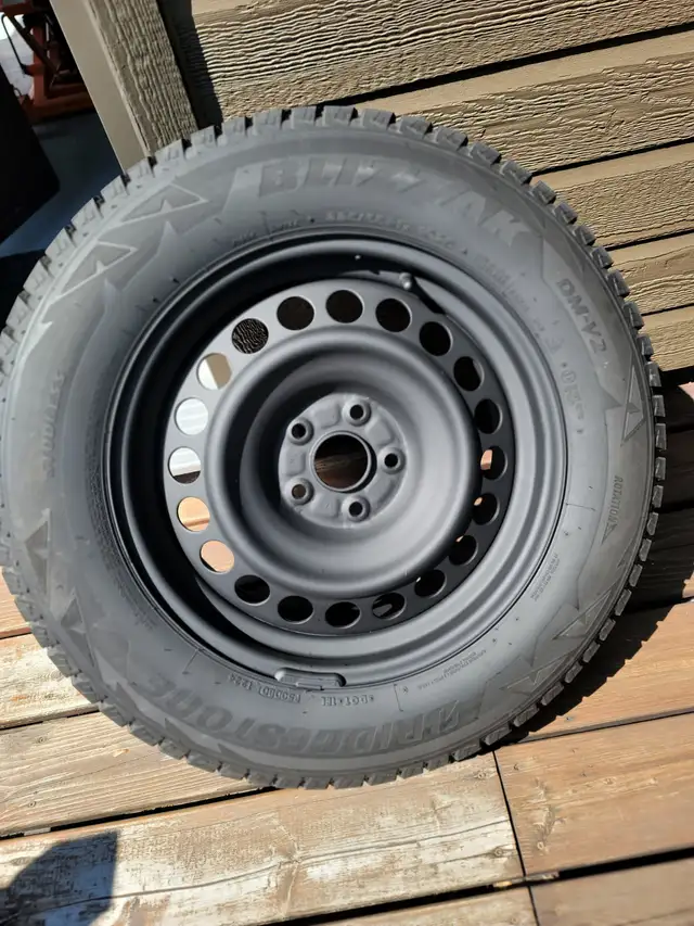 Pneus hivers Bridgestone Blizzak DMV2 225/65 R17 in Tires & Rims in Lévis - Image 6