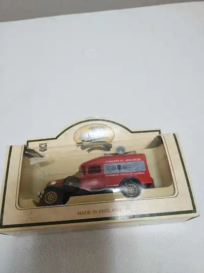 Vintage antique car collectable new in box Standard Announcer Car red color