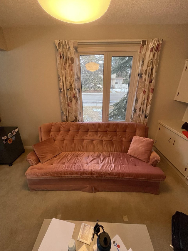 Good condition vintage couch in Couches & Futons in Edmonton