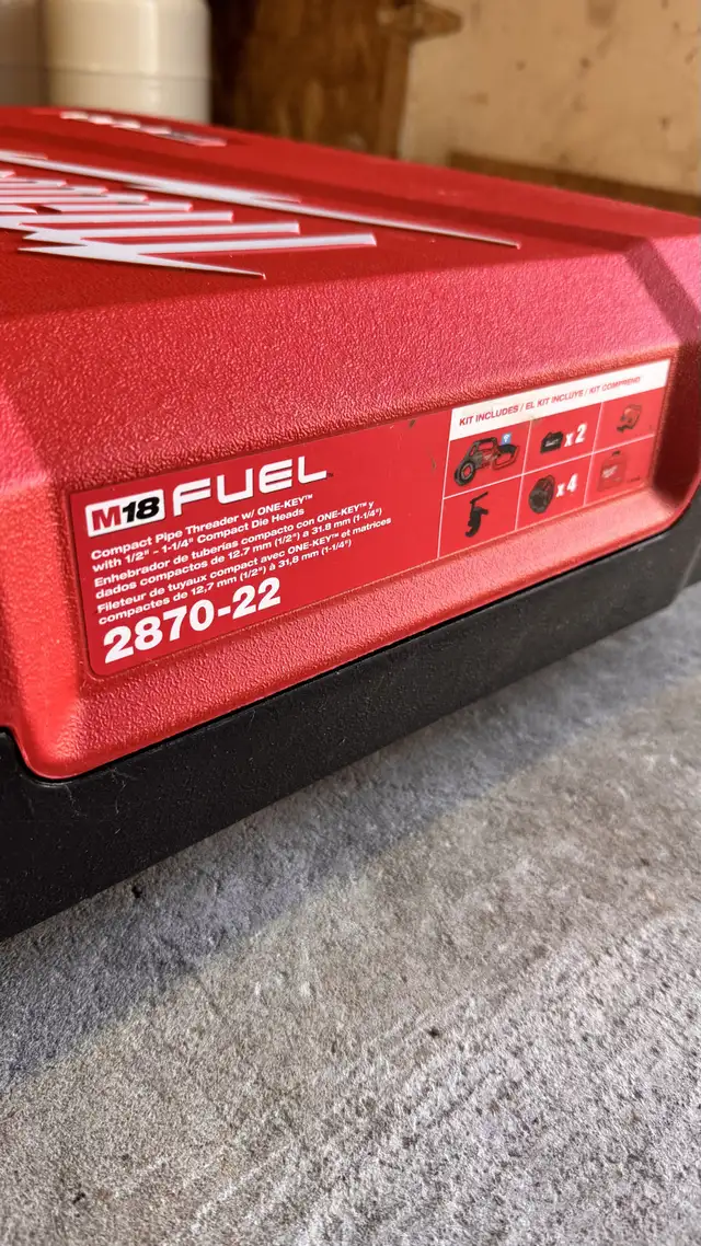 MILWAUKEE 2870-22 M18 FUEL COMPACT PIPE THREADER in Power Tools in Kawartha Lakes - Image 3
