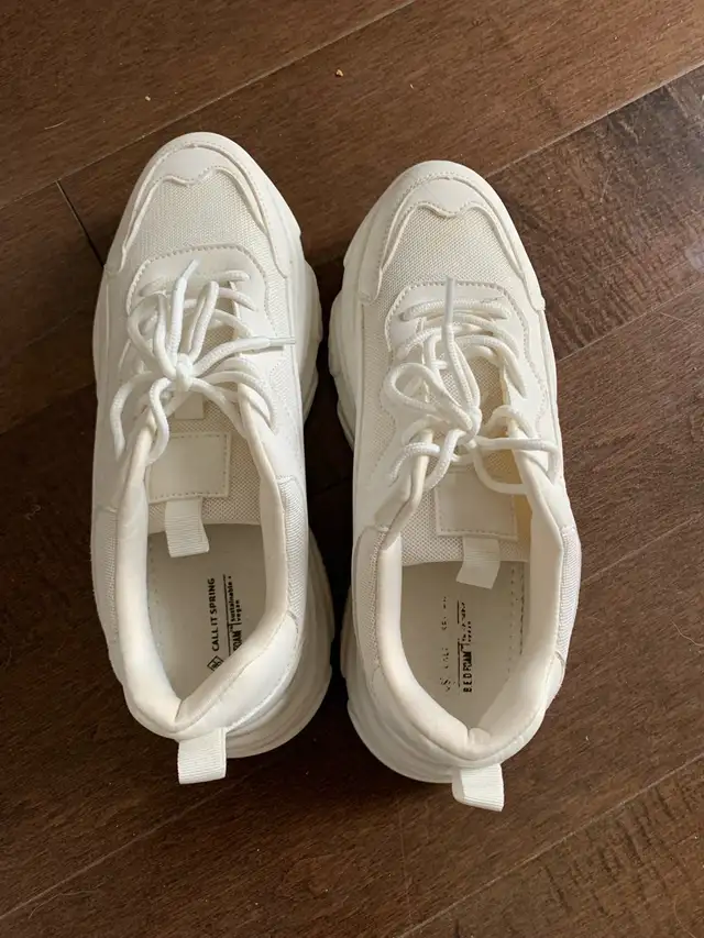 running shoes in Women's - Shoes in Kitchener / Waterloo - Image 3