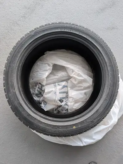 4 Pneus d'hiver Dunlop Winter Maxx 215/45R17 servi seulement 2 hivers. Cause de la vente changement...