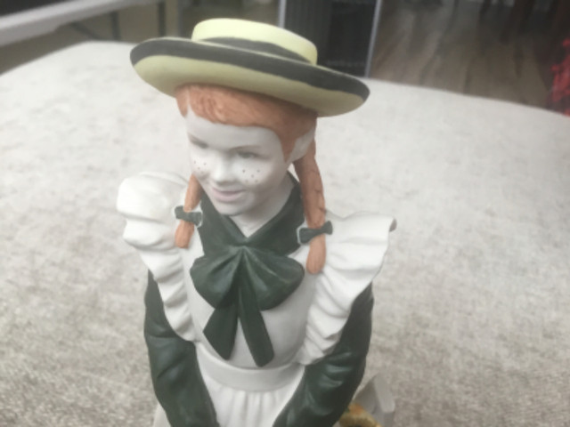 COALPORT FIGURINE ANNE OF GREEN GABLES in Arts & Collectibles in Mississauga / Peel Region - Image 3