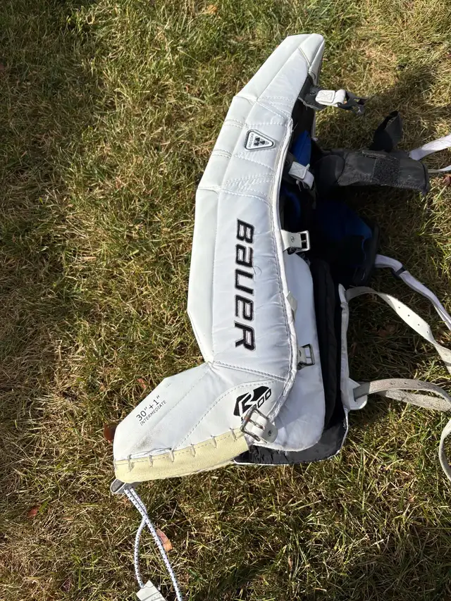 Bauer Goalie Pads in Hockey in Calgary - Image 6