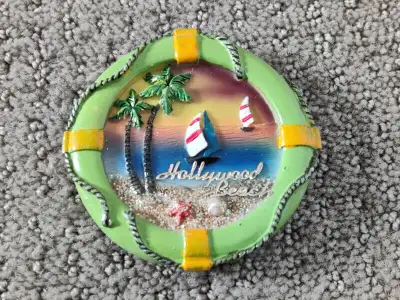 I am selling a Hollywood Beach Refrigerator Magnets in great condition. Dimensions: * Diameter: 3" C...