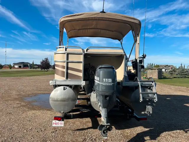 2001 Premiere Elite 24’ Tritoon in Powerboats & Motorboats in Edmonton - Image 9