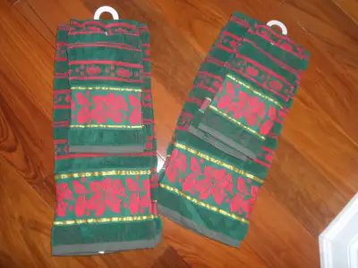 2 PC HOLIDAY TOWEL SET - BRAND NEW, View more