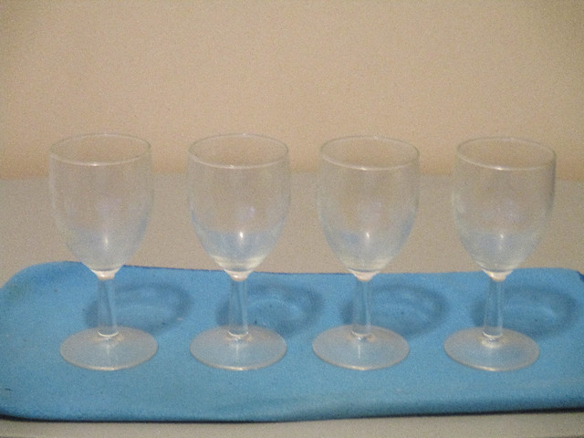 SETS OF 4 WINE GLASSES:  $5.00 SET. in Kitchen & Dining Wares in Kamloops - Image 2