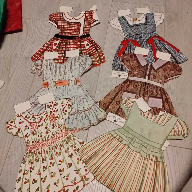 Paper dolls extra clothes