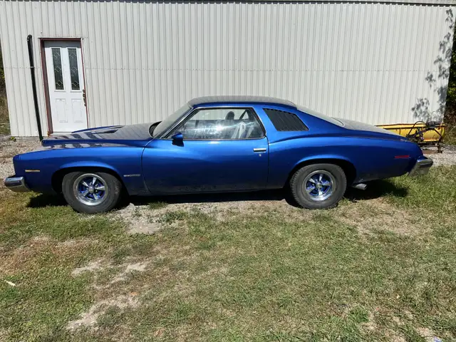 1975 Pontiac LeMans Coupe Sport in Classic Cars in Gatineau - Image 2