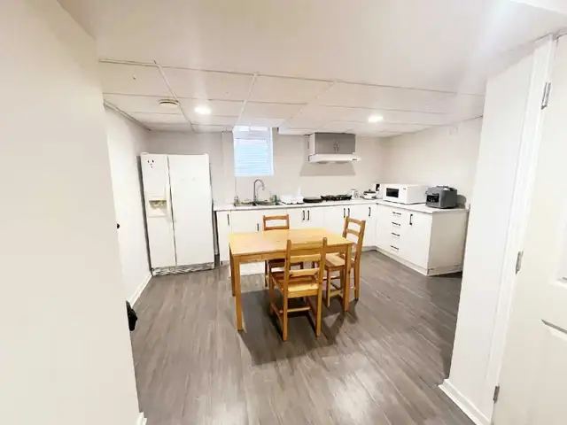 Private Room for Rent in Room Rentals & Roommates in Oshawa / Durham Region - Image 2