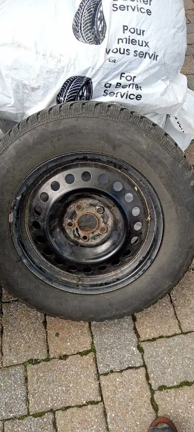 2017 Honda CRV steel rims and winter tires - used one season / almost new -235/65/R17 LT - BF GOODRI...