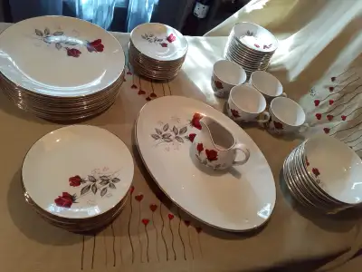 Set de vaisselle incomplet de qualité supérieure, View more