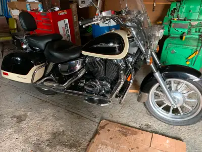 well kept bike with no issues,mustang seat heal toe shifter floor boards duel exhaust. 2800 or best...