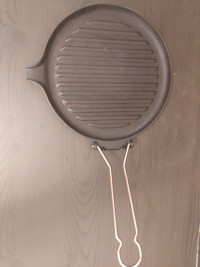 LE CREUSET FRANCE 9.5" CAST IRON GRILL PAN 