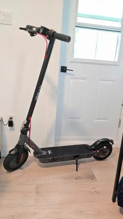 Je vends une trottinette électrique Hiboy S2 Pro en excellent état, utilisée uniquement pendant 2 mo...