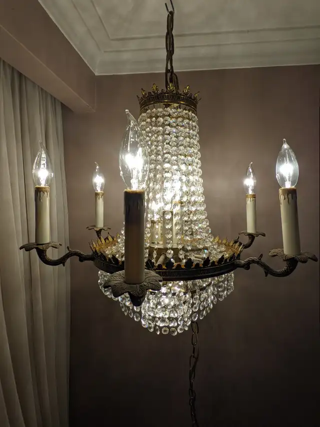 CHANDELIER - 12 CANDLE - 811 CRYSTALS ON SOLID BRASS FRAME in Indoor Lighting & Fans in City of Toronto - Image 9