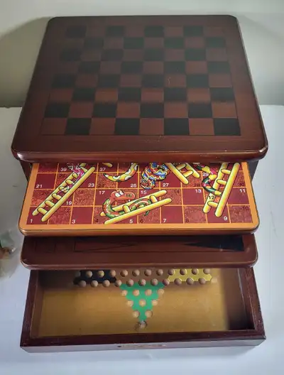 Coffret en bois de qualité de 10 jeux , View more