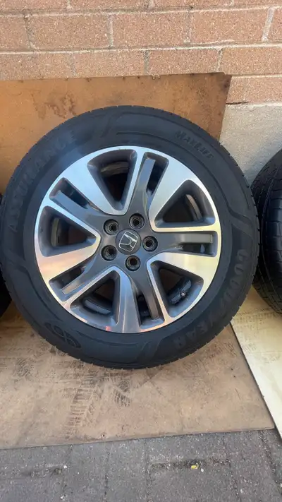 235/60R18 103 V Goodyear all season assurance With OEM original Honda touring Odyssey rims 18x7 Bolt...