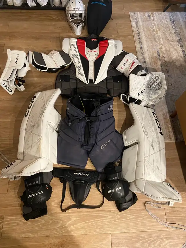 Complete Senior Ice Hockey Goaltender CCM Set in Hockey in London - Image 2
