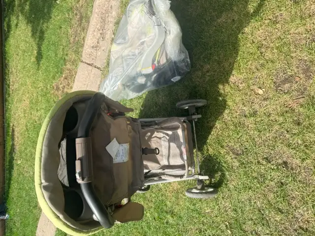 GRACO - Car Seat and Stroller combo.515793524213698563