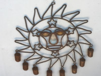 Carillon vintage en forme de soleil en fer forgé