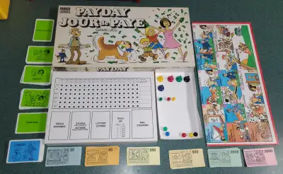 Pay Day 1984 Canada bilingual. Need a dice. 3 original peg. Pegs have been replaced full set of roun...