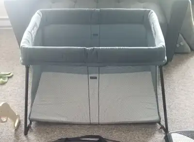 Light Travel Crib dark turquoise Weight: 13 lbs/6 kg (including carry bag). Mattress: 23.5 x 41 x 1....