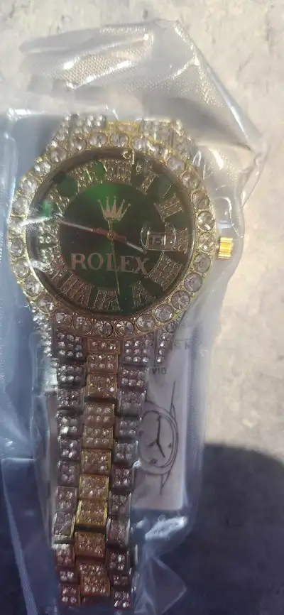 Add a touch of bling to your wrist with these fashionable Rolex Datejust style iced out watches. The...