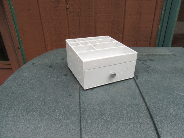 JEWELRY STANDS / STORAGE BOX in Other in Bedford - Image 3