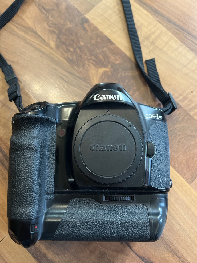 Canon EOS 1N film camera in Cameras & Camcorders in Banff / Canmore