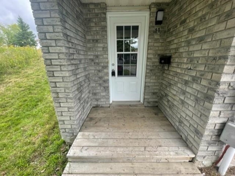 Elliot Lake: 3 beds 2 baths end unit gorgeous townhouse for rent 2