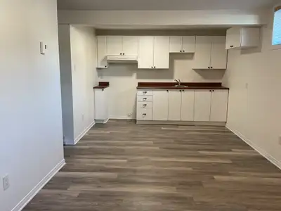 Appartement 3 ½ situé au sous-sol d’une maison dans un environnement paisible, à proximité du transp...